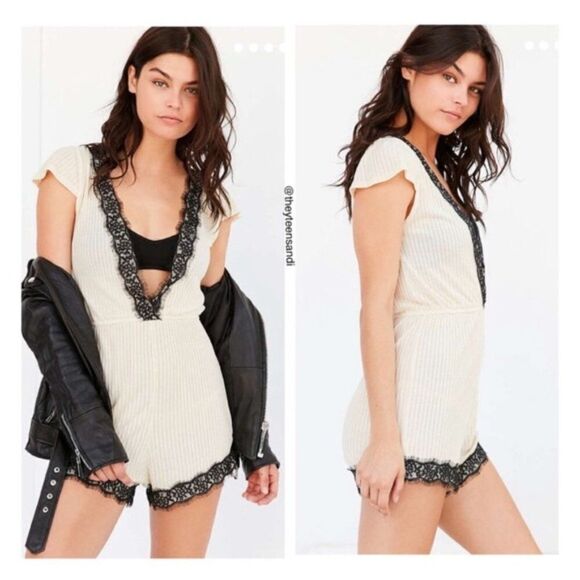 Out from Under Lace Trim Romper Sz L - Picture 1 of 6